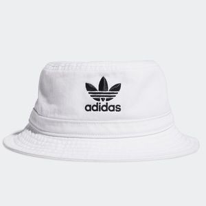 WHITE ADIDAS BUCKET HAT